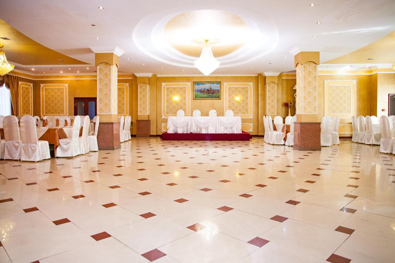 Ak Samal Hotel Karagandy Esterno foto