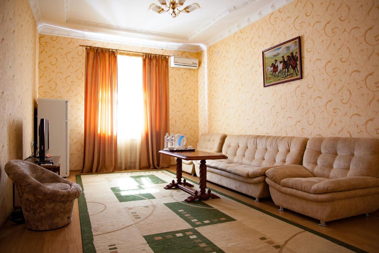 Ak Samal Hotel Karagandy Esterno foto